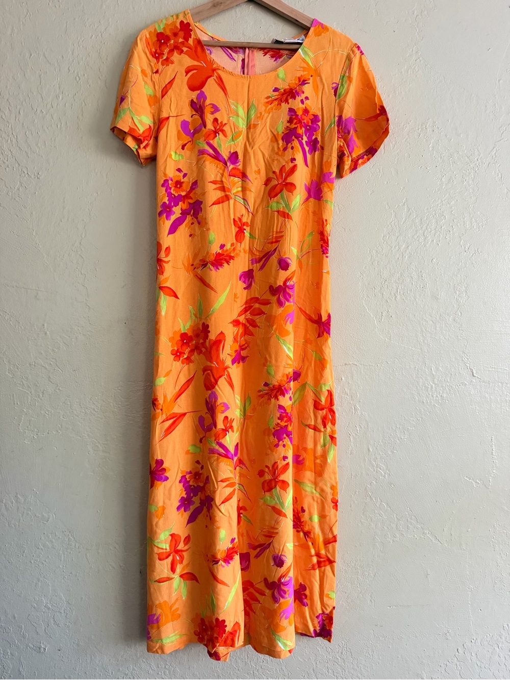 Vibrant Orange Floral Maxi Dress with Short Sleeves